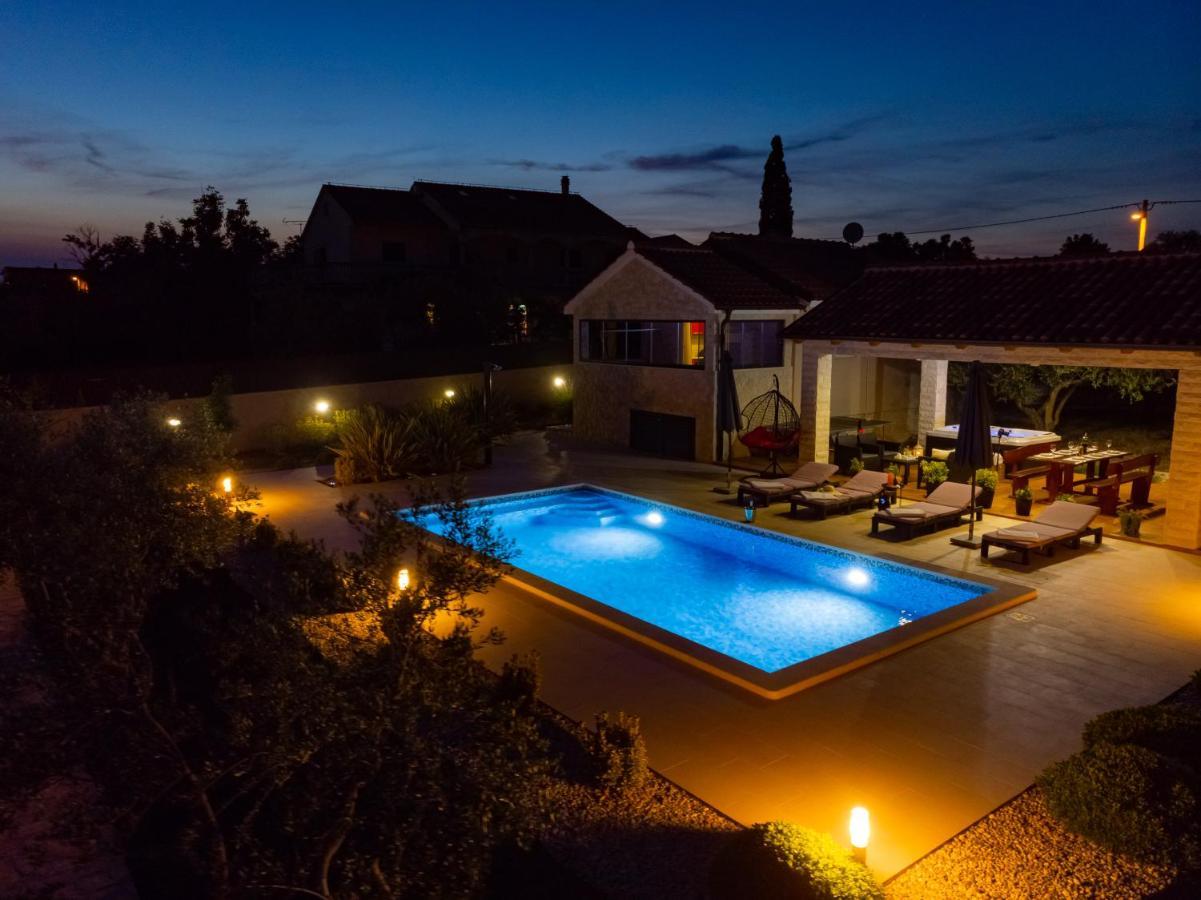Villa Lorema-Pet Friendly On 5000 Sqm Garden,Pool, Jacuzzi, Billiard&Ps5 Sveti Filip i Jakov Exteriér fotografie