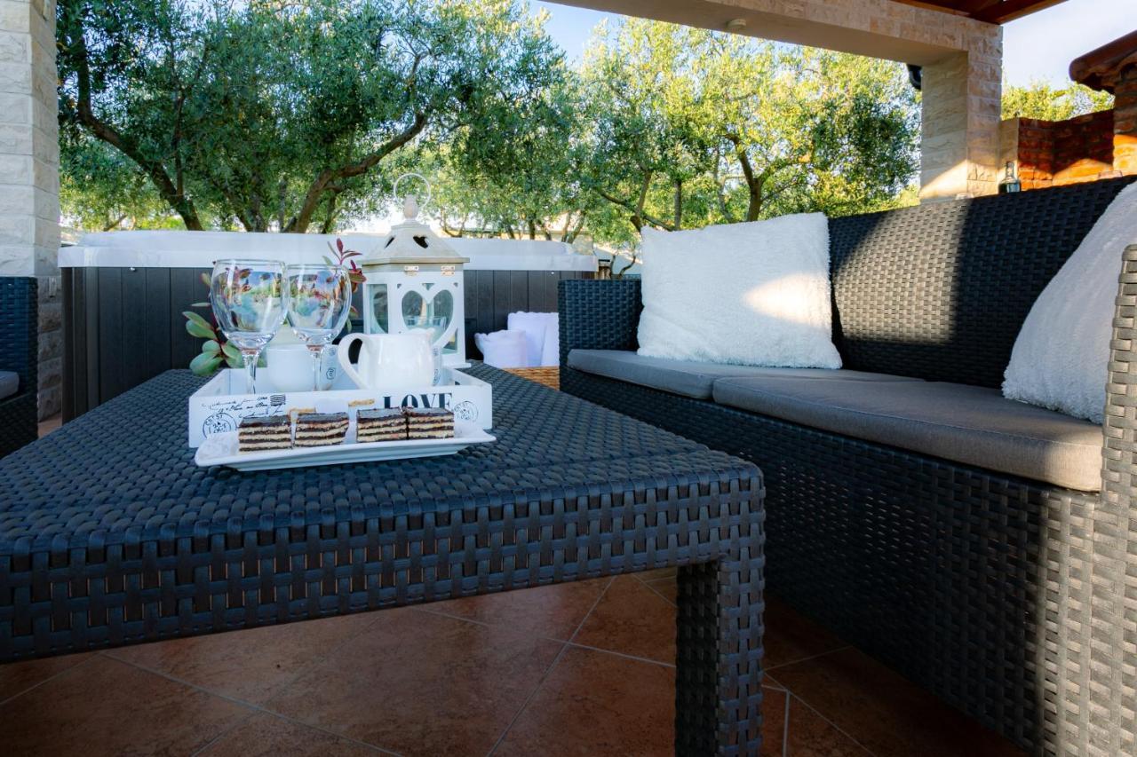Villa Lorema-Pet Friendly On 5000 Sqm Garden,Pool, Jacuzzi, Billiard&Ps5 Sveti Filip i Jakov Exteriér fotografie