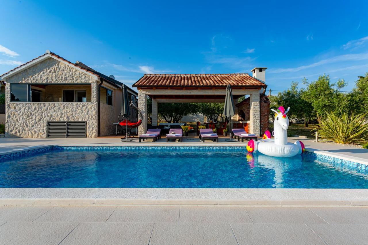 Villa Lorema-Pet Friendly On 5000 Sqm Garden,Pool, Jacuzzi, Billiard&Ps5 Sveti Filip i Jakov Exteriér fotografie
