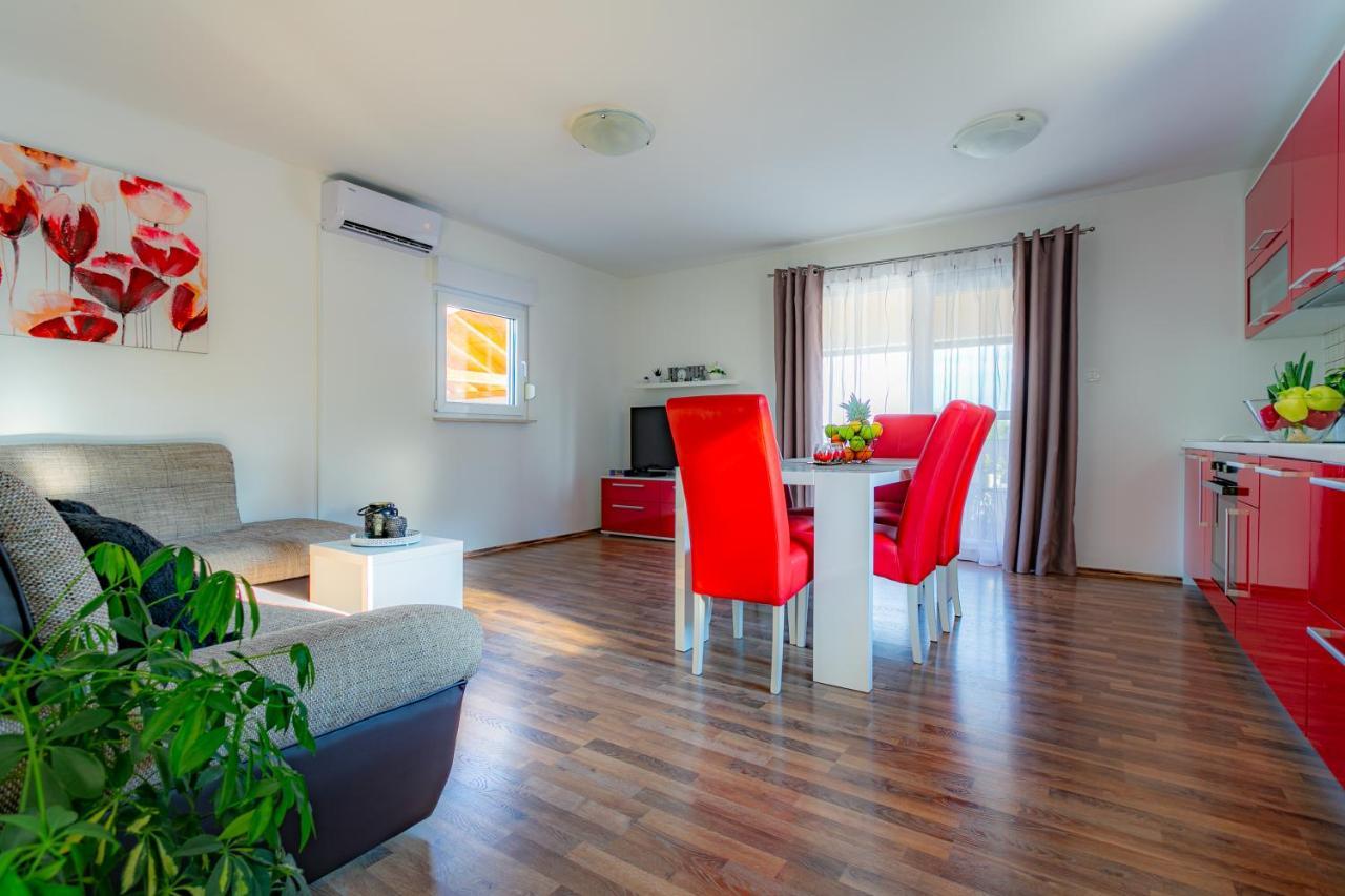 Villa Lorema-Pet Friendly On 5000 Sqm Garden,Pool, Jacuzzi, Billiard&Ps5 Sveti Filip i Jakov Exteriér fotografie
