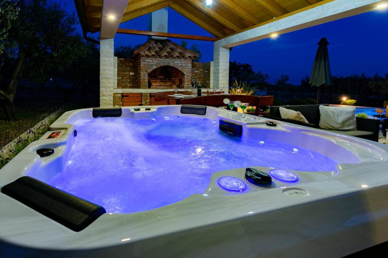 Villa Lorema-Pet Friendly On 5000 Sqm Garden,Pool, Jacuzzi, Billiard&Ps5 Sveti Filip i Jakov Exteriér fotografie
