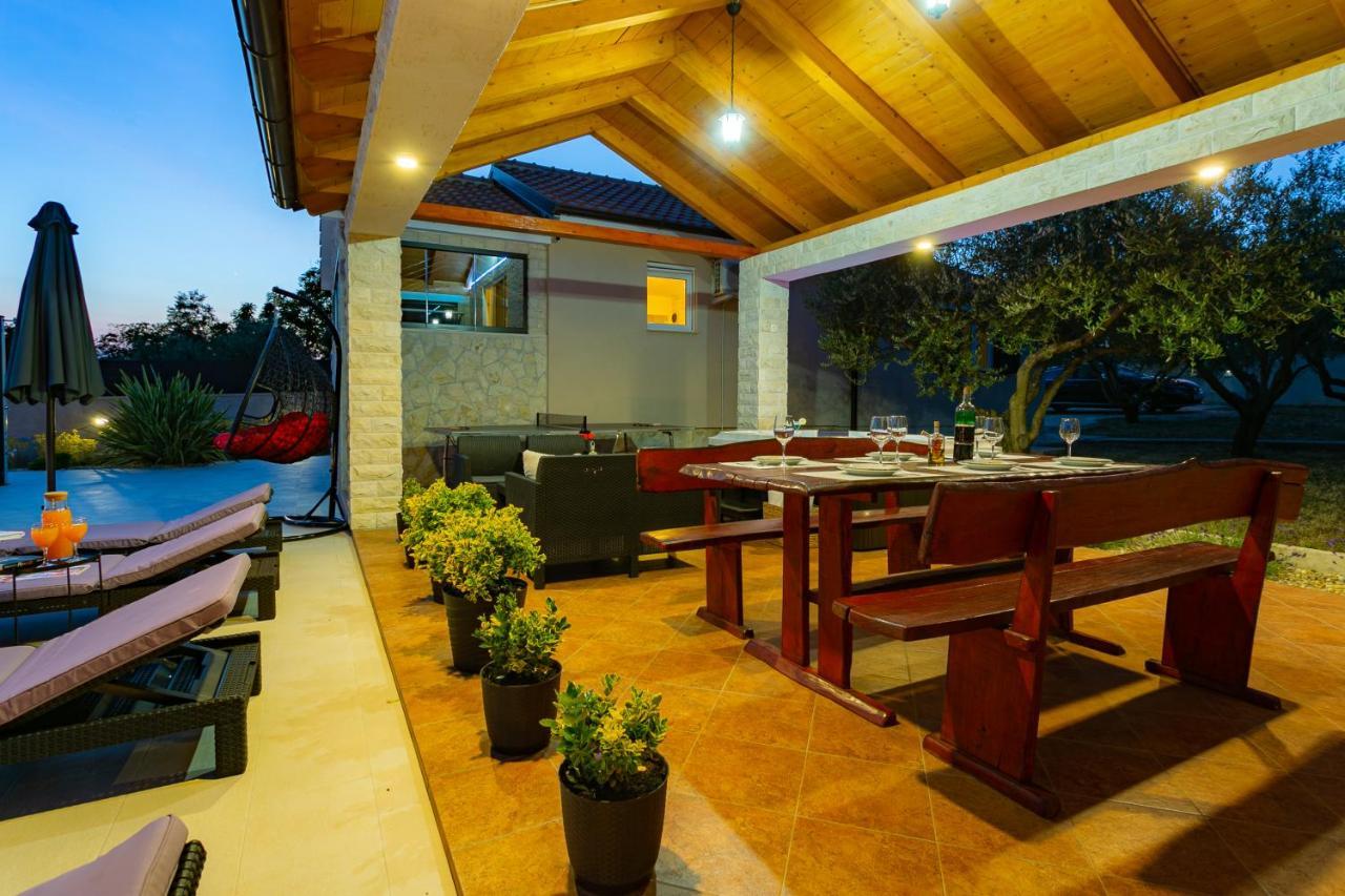 Villa Lorema-Pet Friendly On 5000 Sqm Garden,Pool, Jacuzzi, Billiard&Ps5 Sveti Filip i Jakov Exteriér fotografie