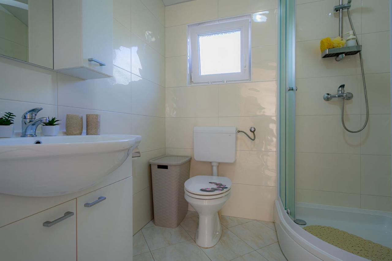 Villa Lorema-Pet Friendly On 5000 Sqm Garden,Pool, Jacuzzi, Billiard&Ps5 Sveti Filip i Jakov Exteriér fotografie