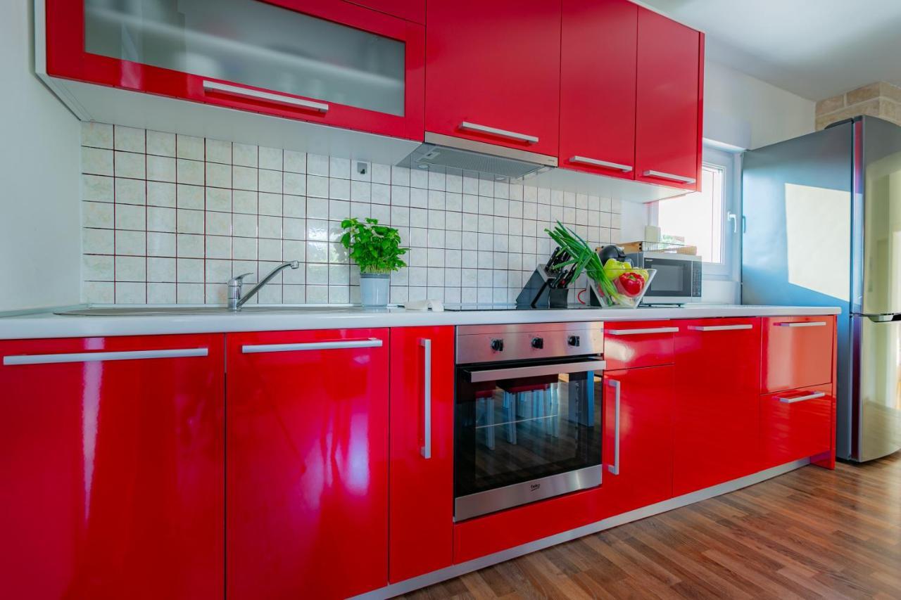 Villa Lorema-Pet Friendly On 5000 Sqm Garden,Pool, Jacuzzi, Billiard&Ps5 Sveti Filip i Jakov Exteriér fotografie
