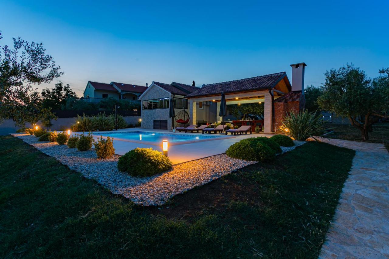 Villa Lorema-Pet Friendly On 5000 Sqm Garden,Pool, Jacuzzi, Billiard&Ps5 Sveti Filip i Jakov Exteriér fotografie