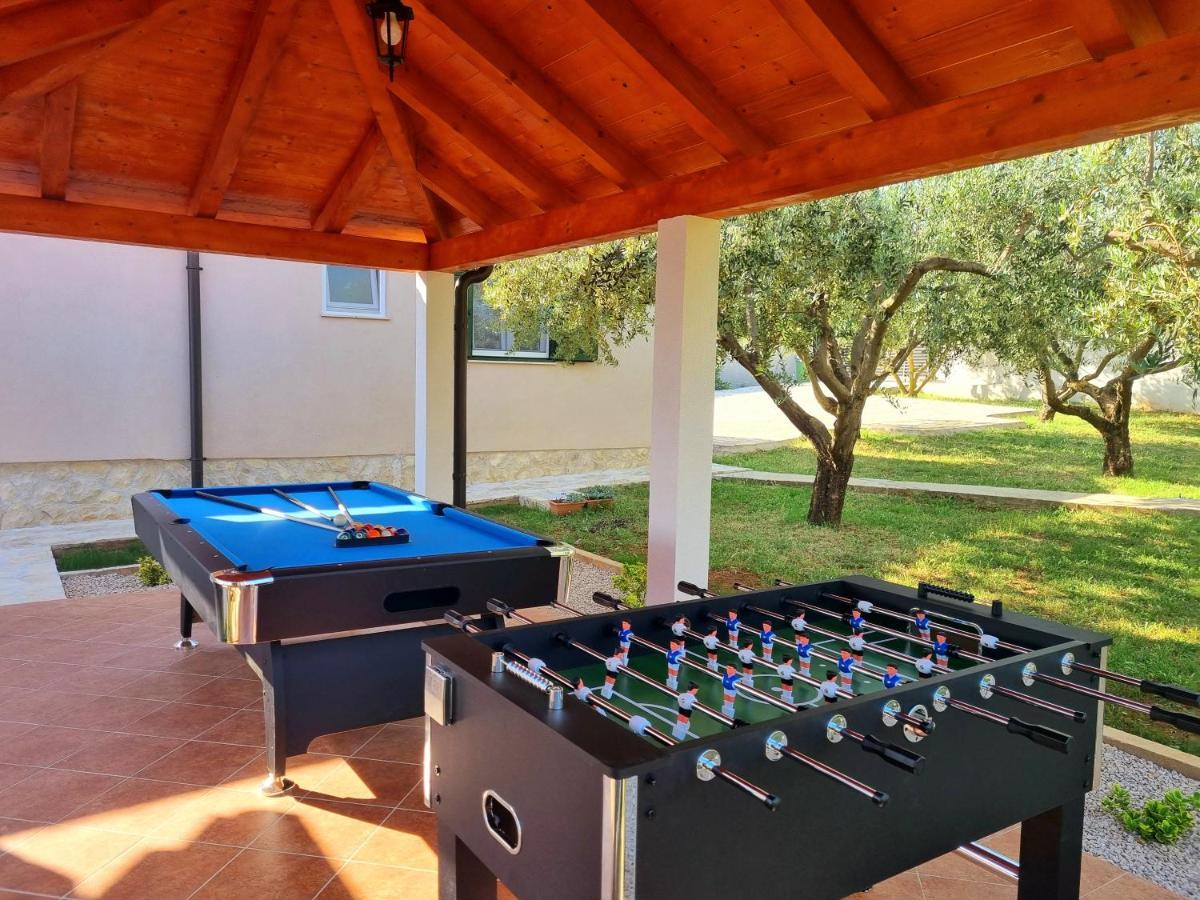 Villa Lorema-Pet Friendly On 5000 Sqm Garden,Pool, Jacuzzi, Billiard&Ps5 Sveti Filip i Jakov Exteriér fotografie