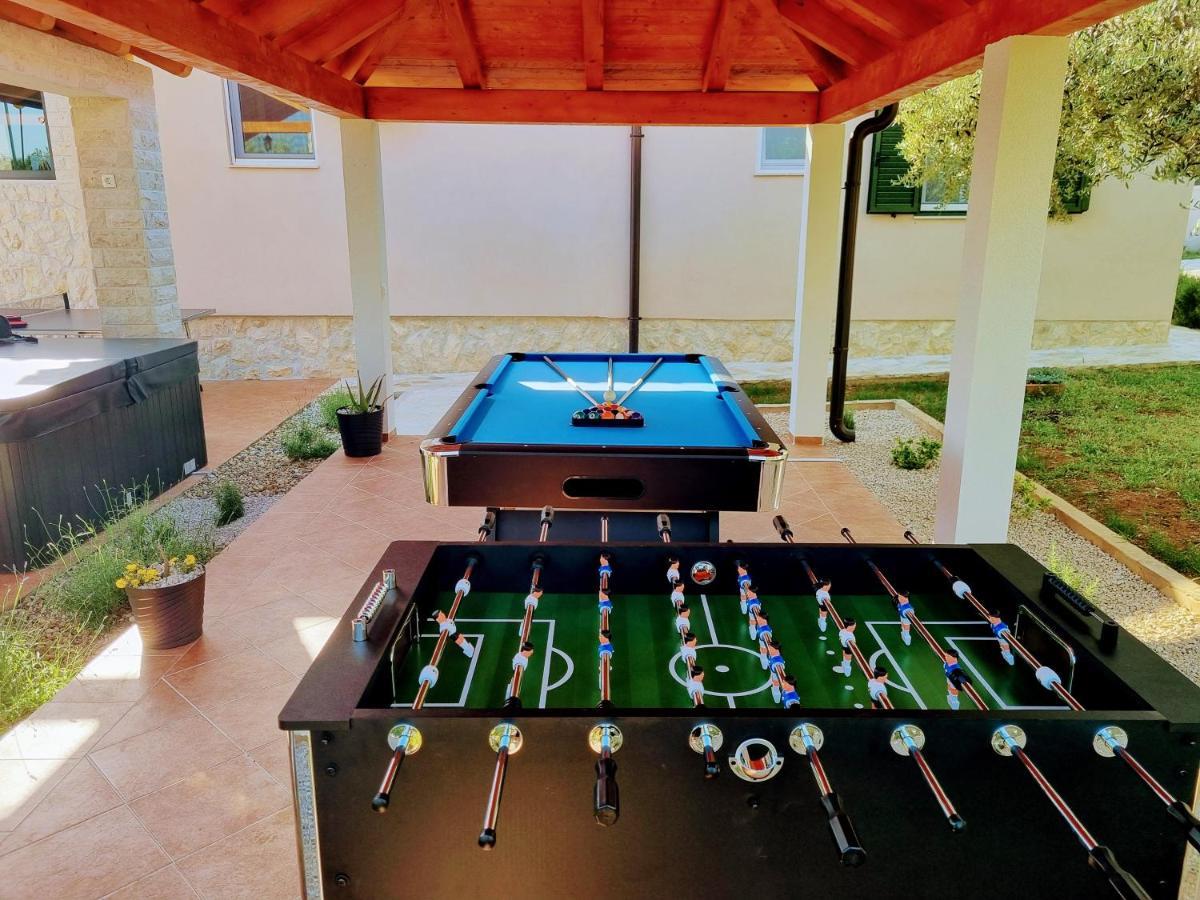 Villa Lorema-Pet Friendly On 5000 Sqm Garden,Pool, Jacuzzi, Billiard&Ps5 Sveti Filip i Jakov Exteriér fotografie