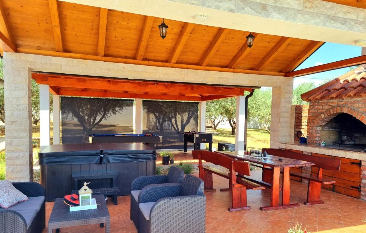Villa Lorema-Pet Friendly On 5000 Sqm Garden,Pool, Jacuzzi, Billiard&Ps5 Sveti Filip i Jakov Exteriér fotografie