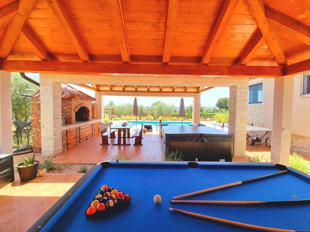 Villa Lorema-Pet Friendly On 5000 Sqm Garden,Pool, Jacuzzi, Billiard&Ps5 Sveti Filip i Jakov Exteriér fotografie